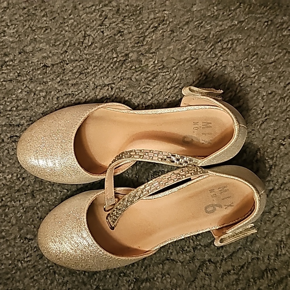 Girls silver low heel dress shoes Size 13